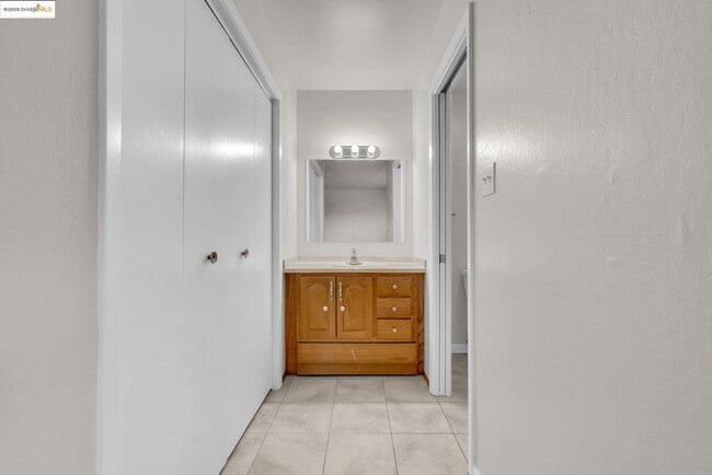 Building Photo - 1209 Tulip Dr