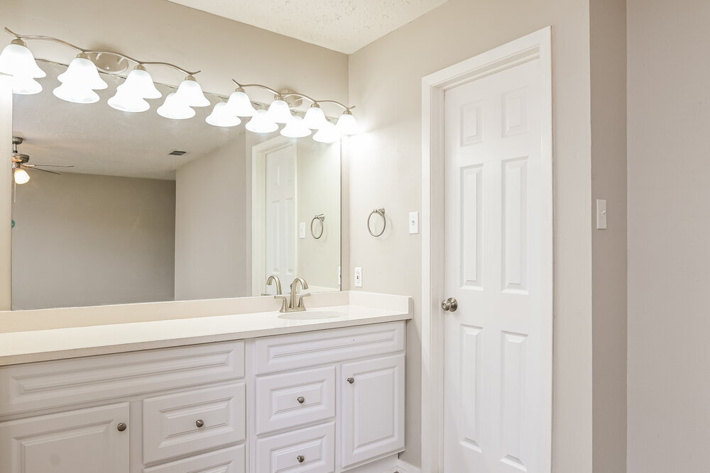 Building Photo - 7411 Skylight Ln
