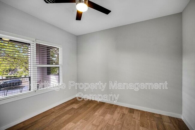 Building Photo - 1417 E Crockett St