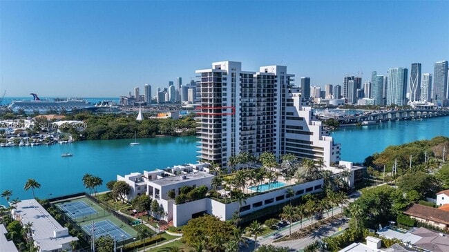 Building Photo - 1000 Venetian Way