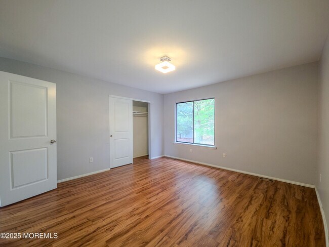 Building Photo - 12 Creek Rd