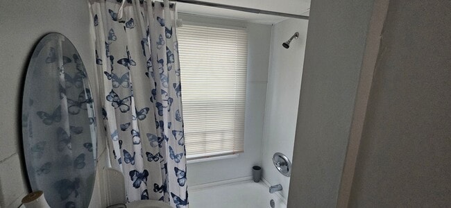 Building Photo - 901 N Ohio Ave