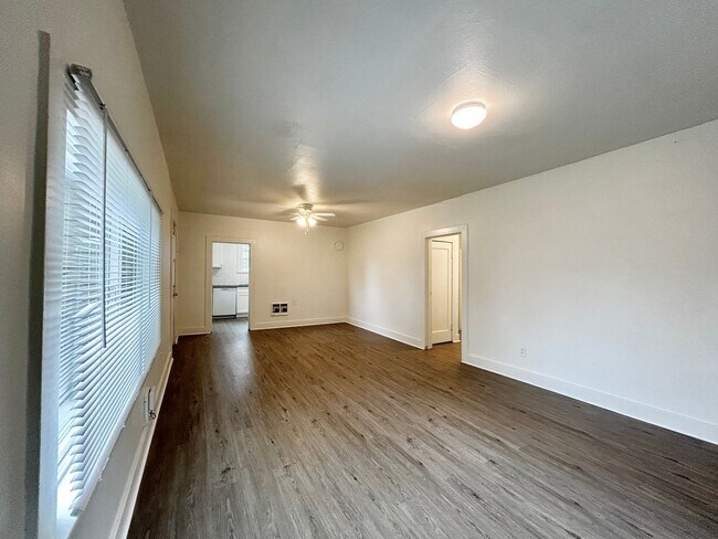 Building Photo - 231 NE 4th Ave