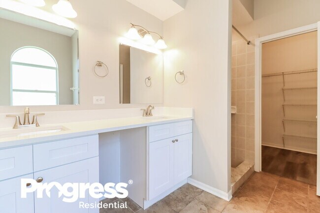 Building Photo - 4525 Roundview Ct