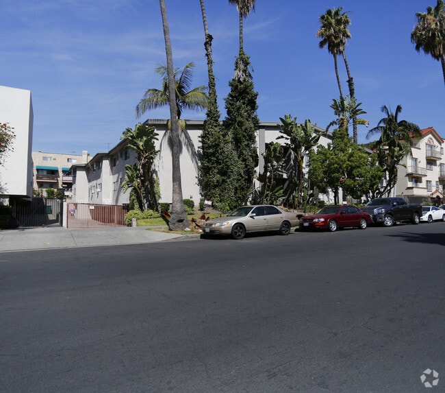 Building Photo - 439 S St Andrews Pl