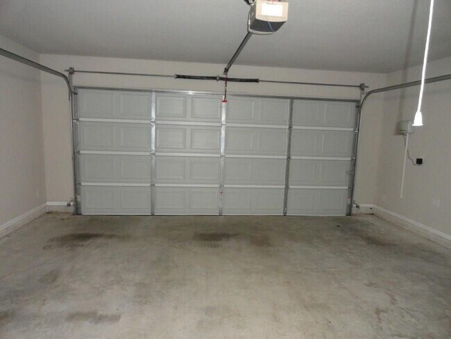 Building Photo - 309 Peachtree Ln