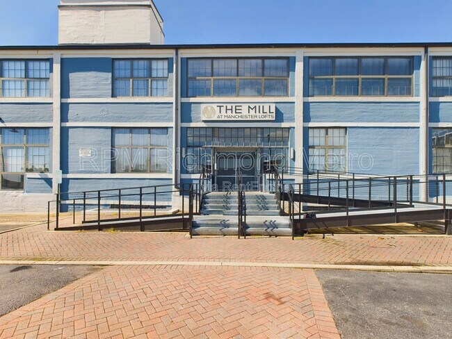 Building Photo - 815 Perry St