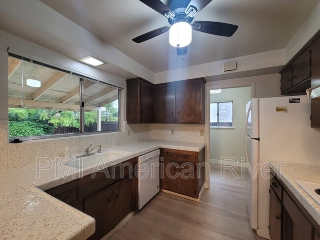 Building Photo - 6349 Seastone Way