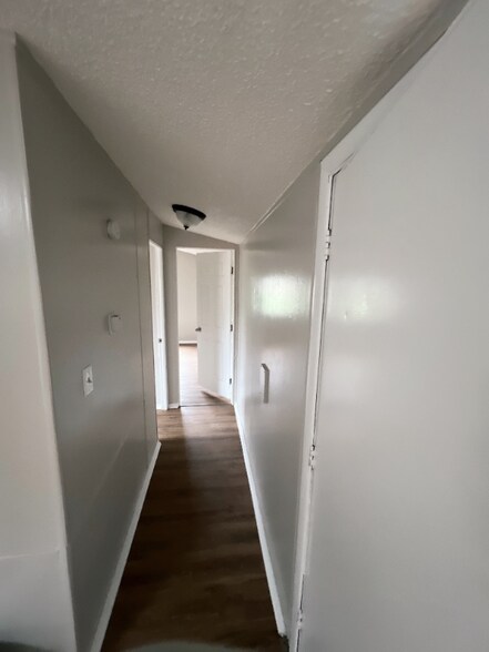 Building Photo - 2000 E Frontier Ave