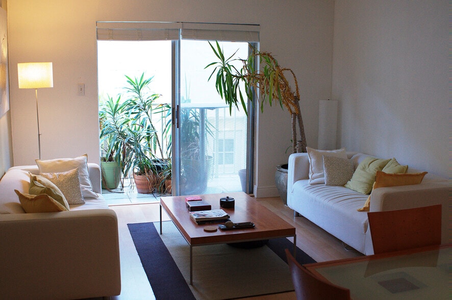 Living Room (old photo) - 1615 Meridian Ave