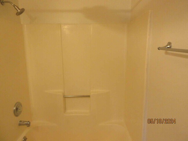 Building Photo - Upper 2 bedroom plus den in Germantown