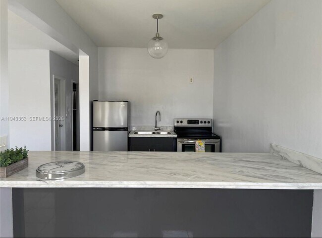 Building Photo - 455 Golden Isles Dr