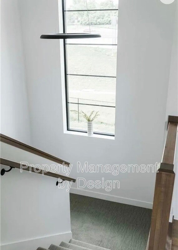 Building Photo - 1367 Keosauqua Way