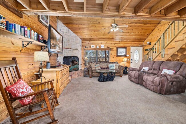 Primary Photo - 79 Saturn Ave