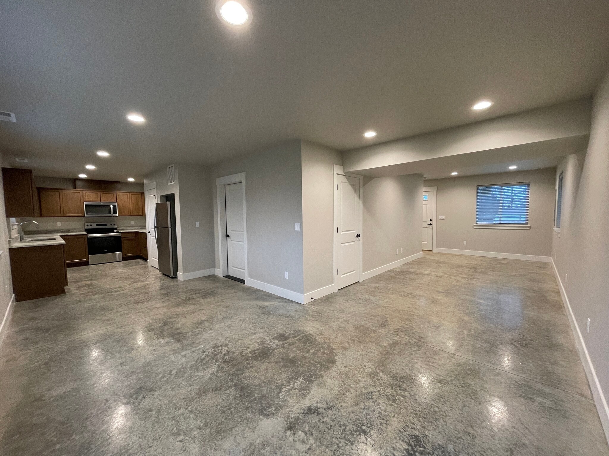 Building Photo - 412 W 1st St