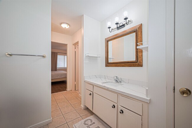 Building Photo - 4304 Sherwood Ln