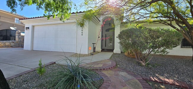 Building Photo - Stunning 4 bedroom, 2.5 bath home in West ...