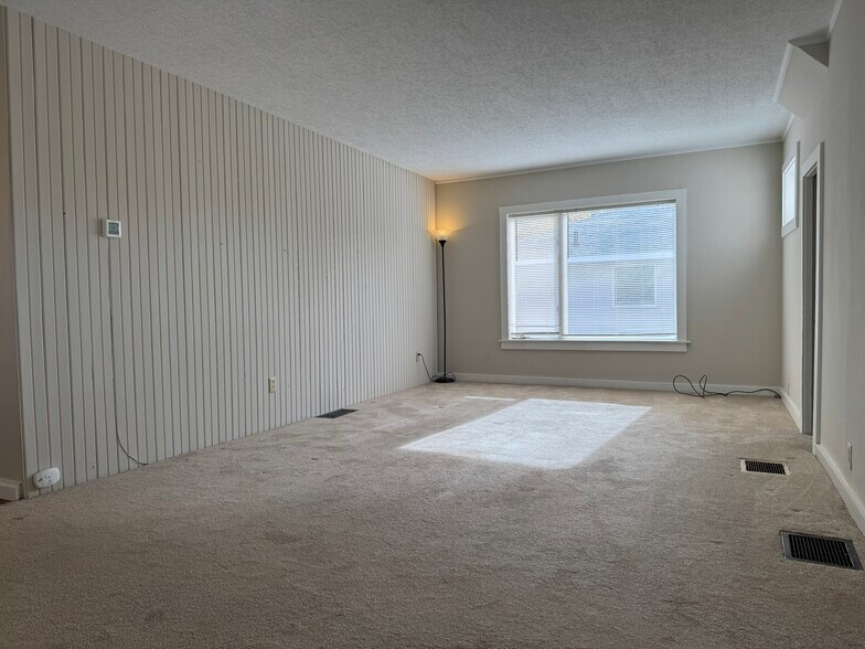 Living Room - 1115 Emmet St