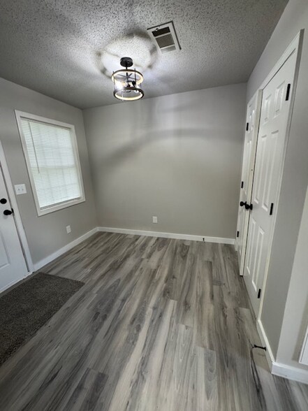 Building Photo - 108 Penny Ln