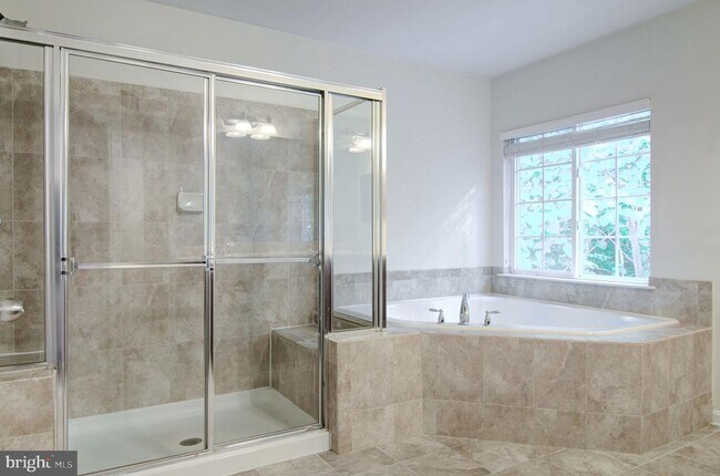 Building Photo - 3401 Eagle Ridge Dr