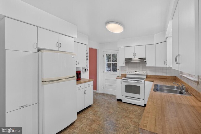 Building Photo - 3106 Hearthstone Rd