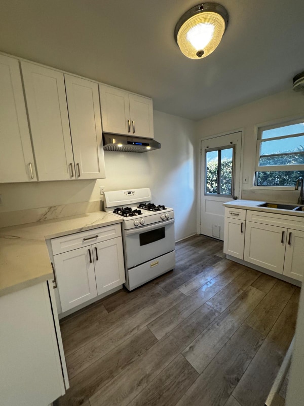 Building Photo - 1800 Viola Pl