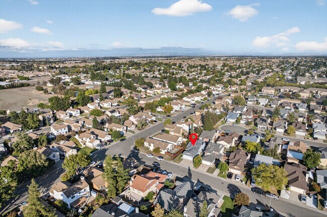 Building Photo - Bright & Spacious 3 Bed, 2 Bath Home – Must See!