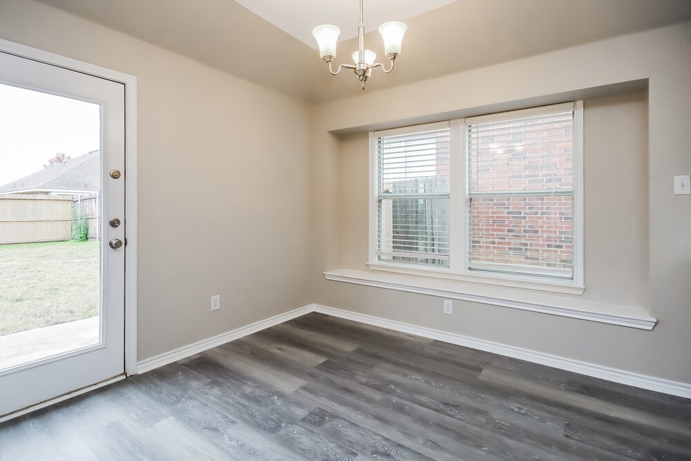 Building Photo - 1420 Castlegar Ln