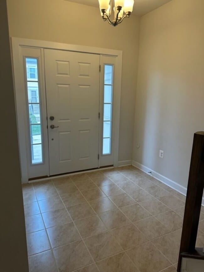 Building Photo - Gorgeous 4-Bed 3.5-Bath Townhouse next to ...