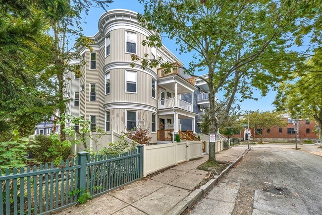 Building Photo - 24 Hinckley St