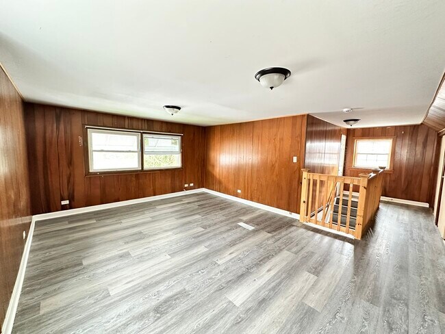 Building Photo - 1581 Kenilworth Dr