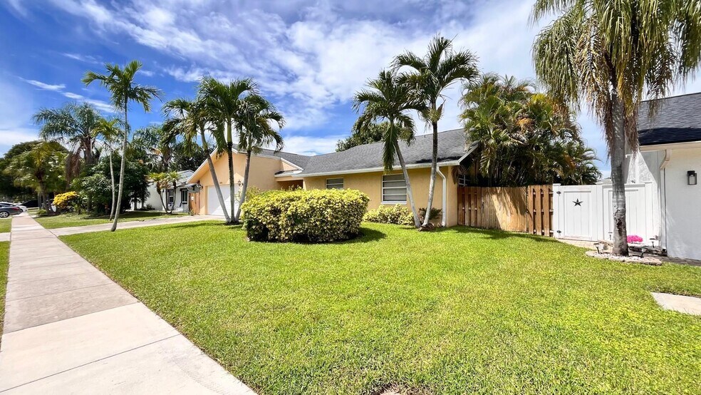 Building Photo - 11535 Sanderling Dr