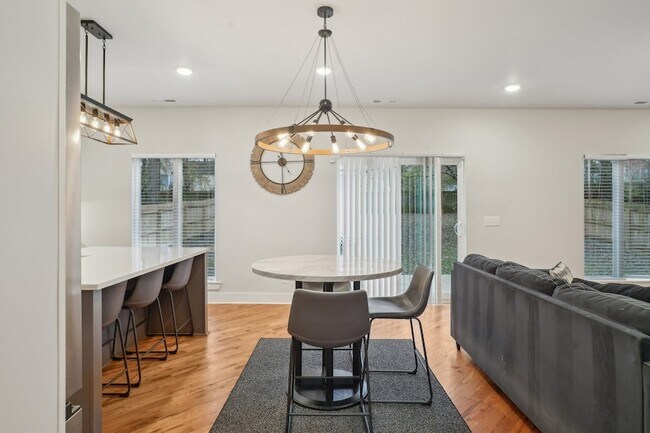 Building Photo - 532 Norton Ave