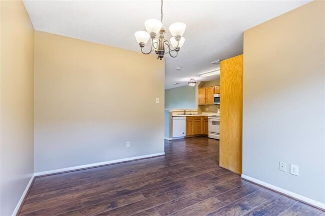 Building Photo - 988 Birnham Woods Blvd