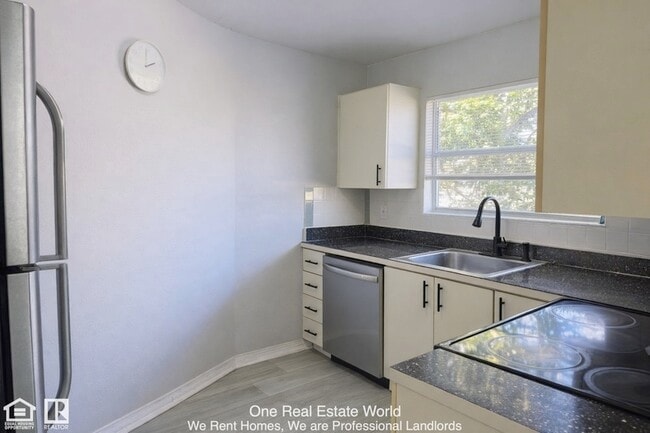 Building Photo - 2504 Woodgate Blvd