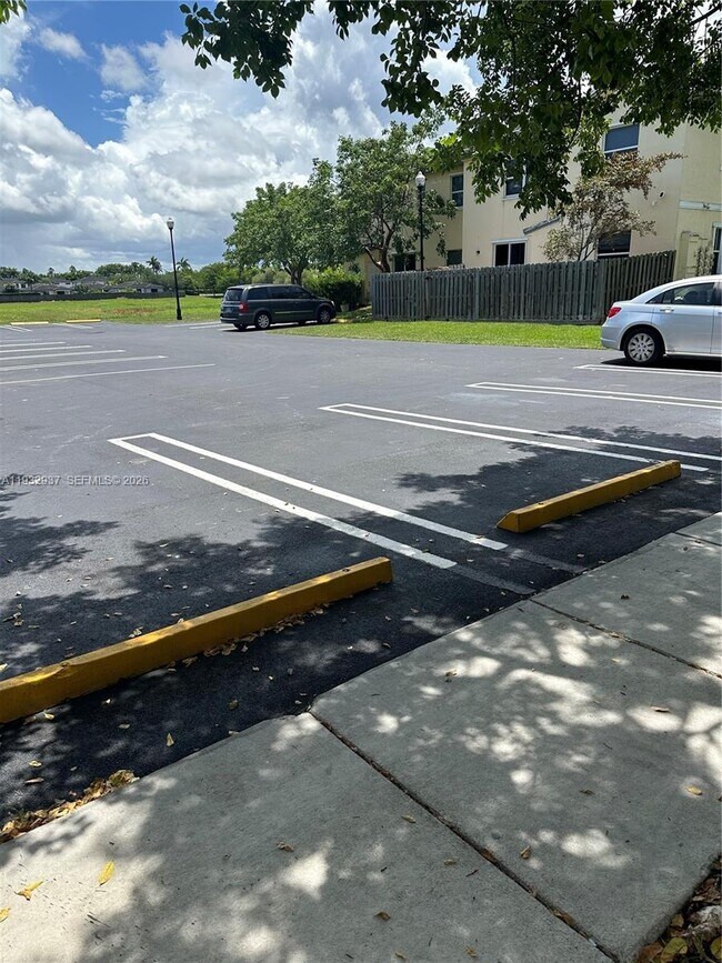 Building Photo - 133 SE 28th Ter