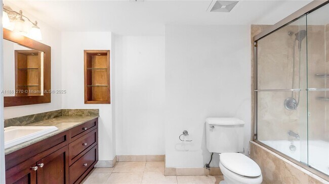 Building Photo - 801 N Venetian Dr