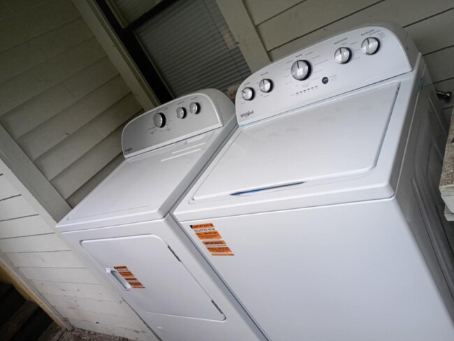 Building Photo - 325 E Thurston St