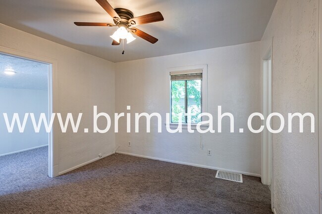 Building Photo - 1102 S 800 E