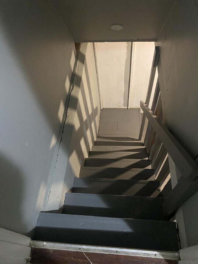 Building Photo - Charming 3 Bed, 1 Bath Bungalow in Berkley - Section 8 Preferred