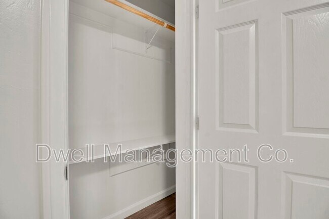 Building Photo - 9105 Rosedale Dr