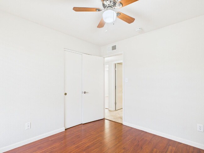 Building Photo - Desert Valley Estates Charm