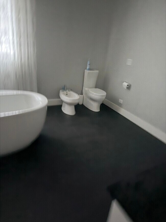 Building Photo - 525 Senon Dr