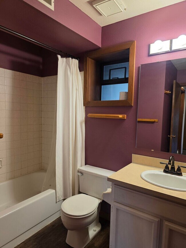 Building Photo - 4 Bedroom Poulsbo Home