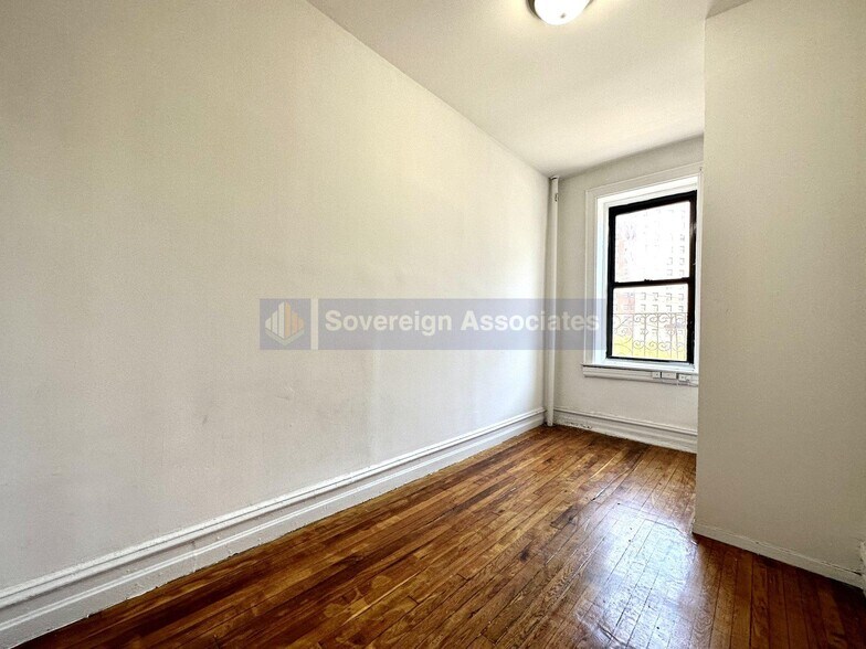 Building Photo - 3139 Broadway