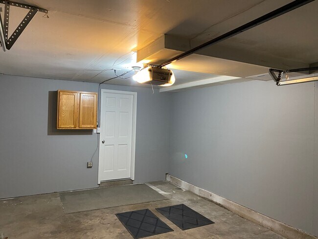 Garage - 917 Pioneer Ln