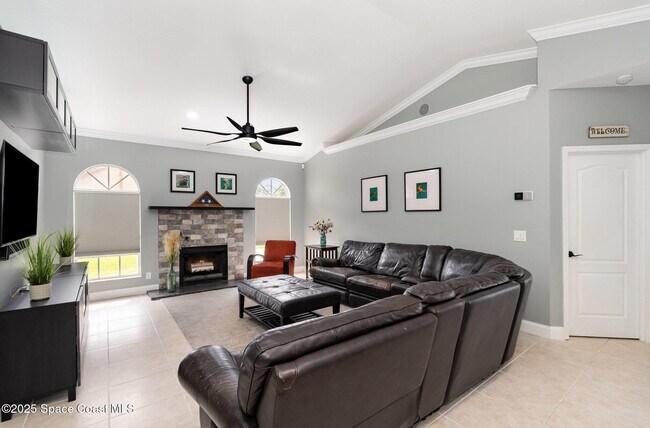 Building Photo - 3897 Peacock Dr