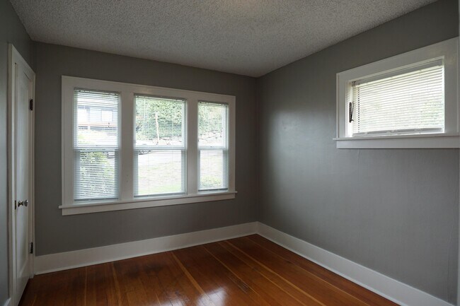 Building Photo - 329 Renton Ave S