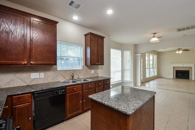 Building Photo - 6706 Nicecrest Dr