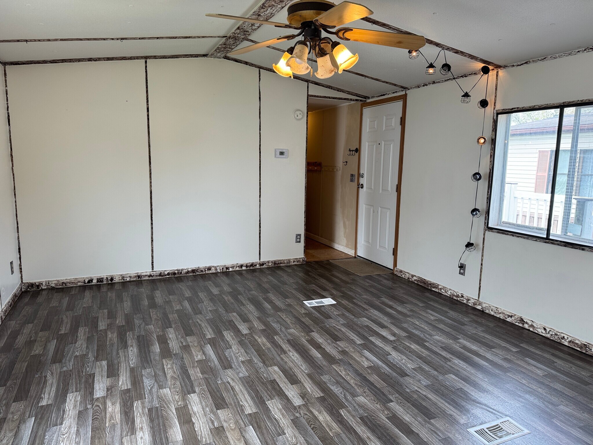 Building Photo - 48592 Leafdale Ct